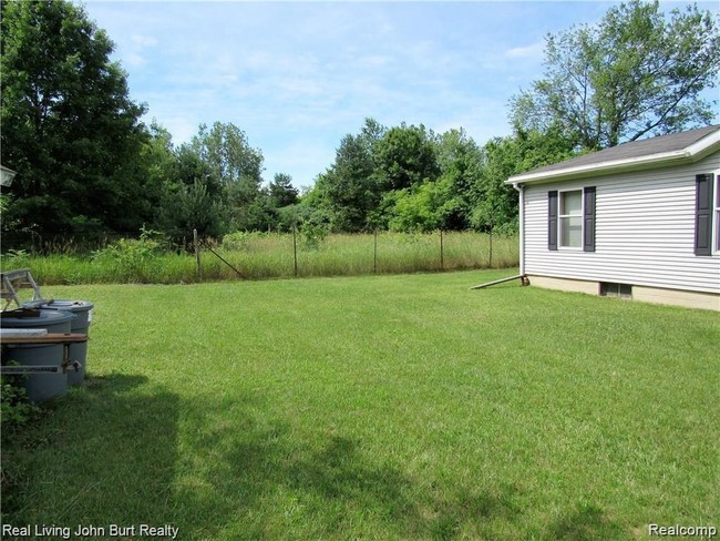 Building Photo - 1570 E Lakeville Rd