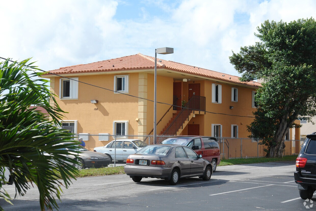 Building Photo - 158 SW 18th Ave