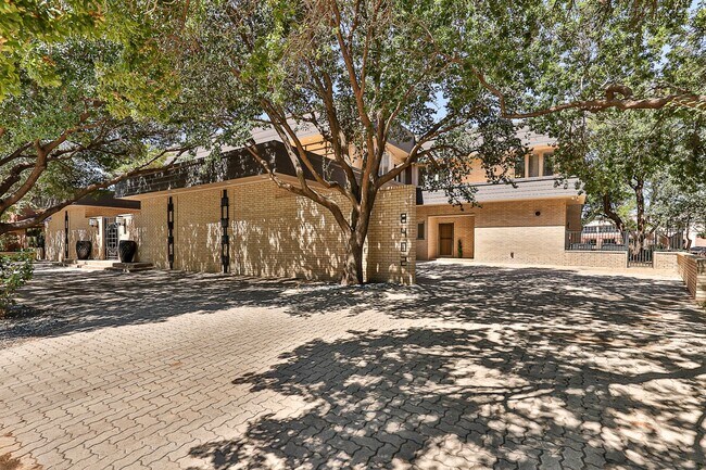 Foto del edificio - Luxury Living Overlooking Lakeridge Golf C...
