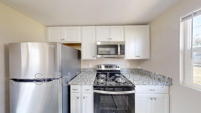 Building Photo - 2405 E St Vrain St