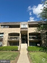 Building Photo - 435 Christopher Ave