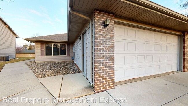 Building Photo - 2 br, 1 bath House - 5200 S Baneberry Avenue