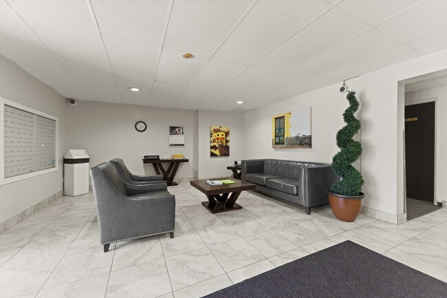 Building Photo - Marine Court