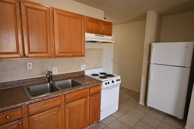 Building Photo - 1 bedroom apartment -$800 -No pets -upstai...