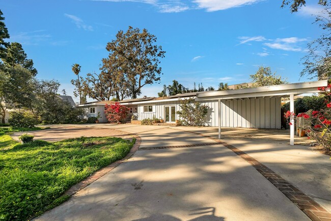 Foto del edificio - Stunning Mid-Century Ranch in Valley Glen