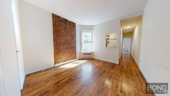 Building Photo - 214 E 85th St