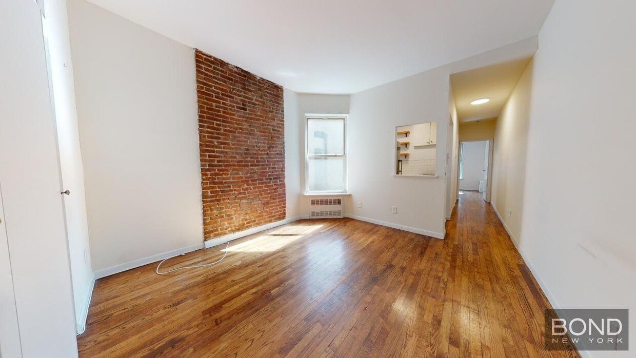 Primary Photo - 214 E 85th St