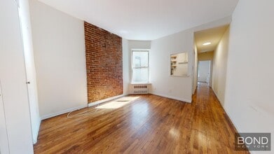 Building Photo - 214 E 85th St