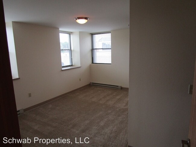 Building Photo - 1120 E Parkway Ave