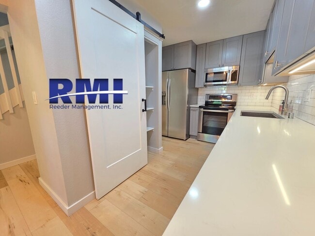 Building Photo - Updated Condo-with a Loft area!!  WATER/SEWER & TRASH INCLUDED!!!!!