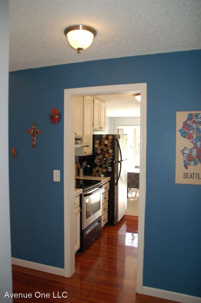Building Photo - 2 br, 2 bath House - 2210 NE 92nd #306