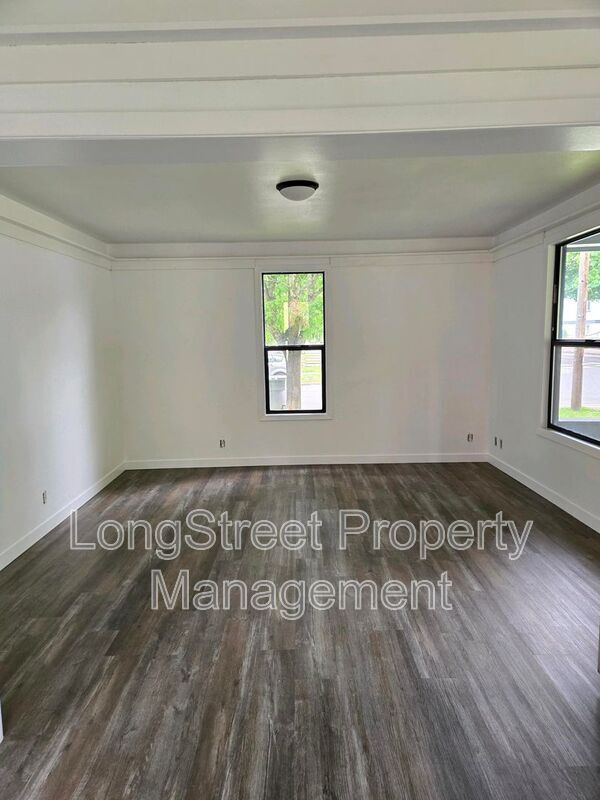 Building Photo - 1062 SW Western Blvd