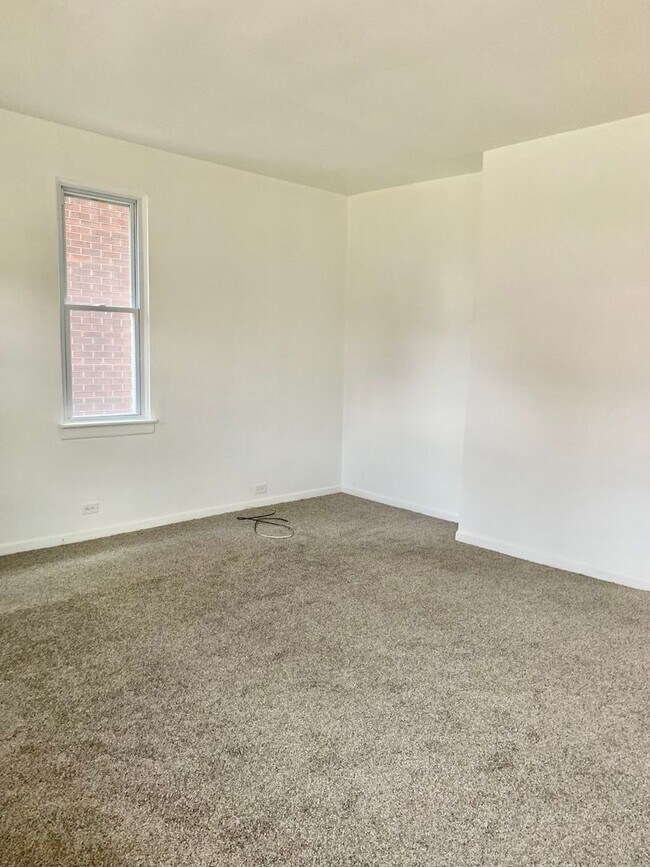 Building Photo - Remodeled 2 Bedroom, 1 Bathroom House