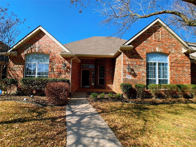 Building Photo - 1208 Surrey Ln