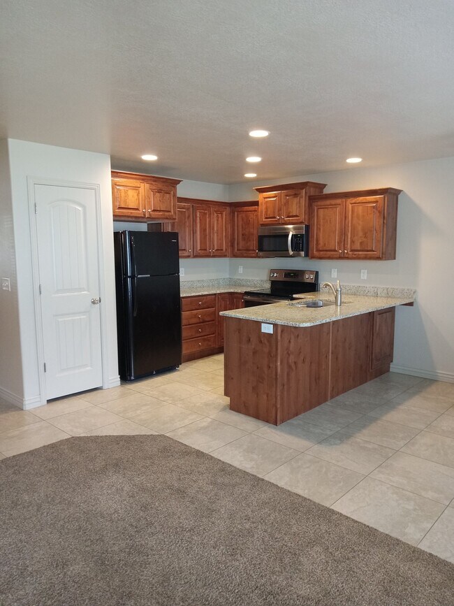 Building Photo - 1170 Excalibur Wy