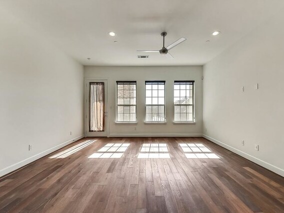 Foto del edificio - 5015 Meridian Ln