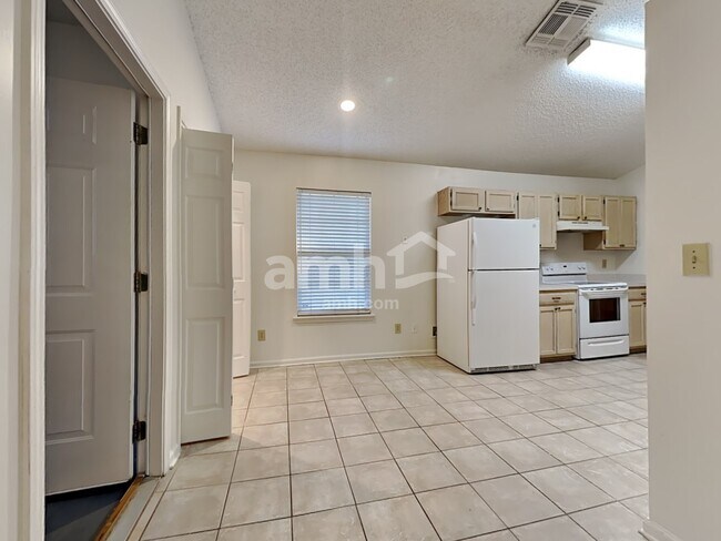 Foto del edificio - 7804 Spring Branch Dr S