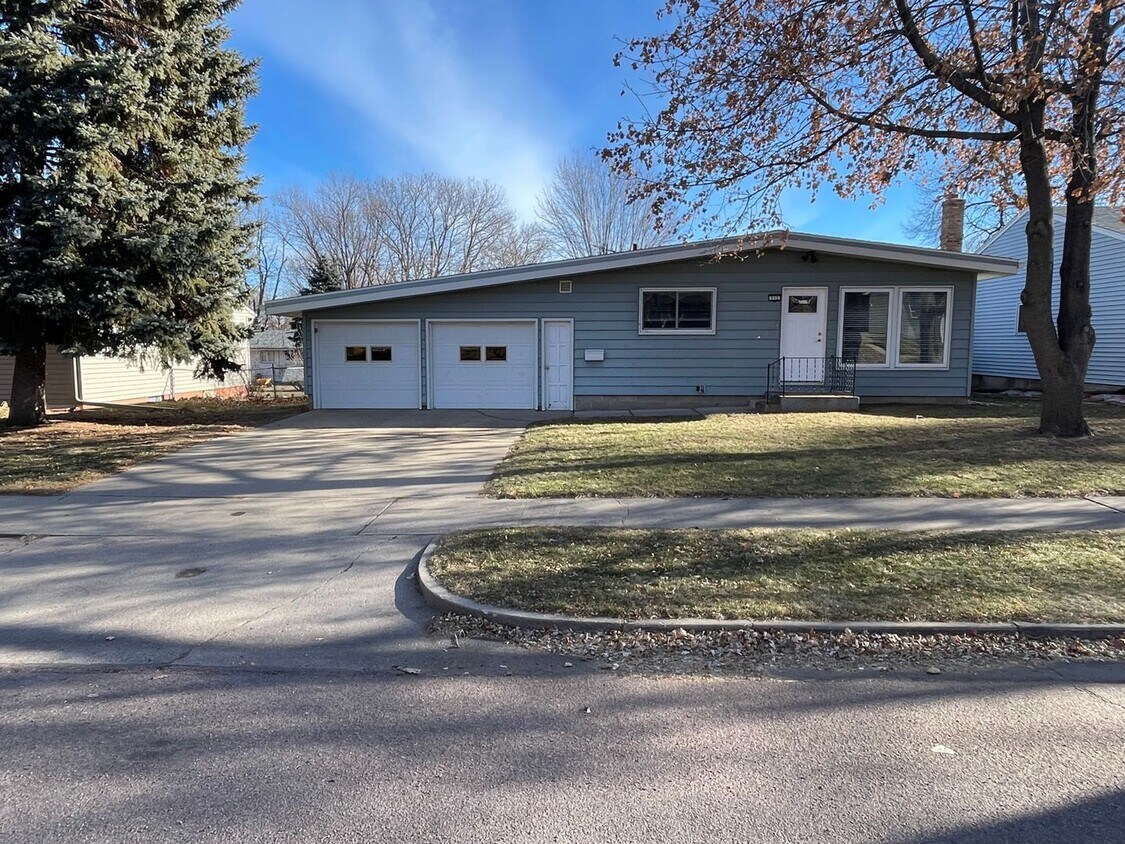 512 S Stephen Ave, Sioux Falls, SD 57103 House Rental in Sioux Falls, SD