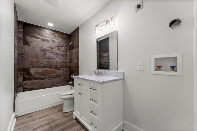 Foto del edificio - 4049 Lucille St