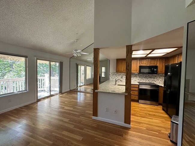 Building Photo - 2875 Idlewild Dr