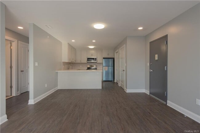 Building Photo - 17 N William St