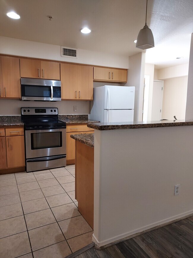 Foto del edificio - 724 E Devonshire Ave