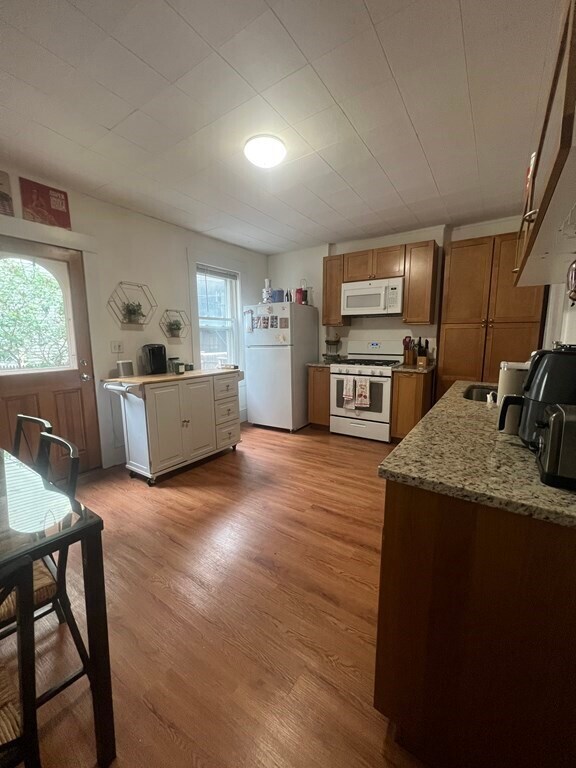 Building Photo - 211 Athens St