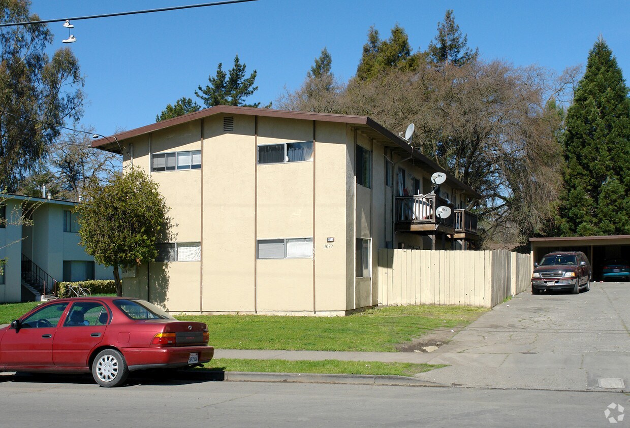 Building Photo - 1073 Delport Ave