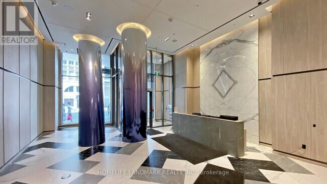 Photo du bâtiment - 395-2395 Bloor St E