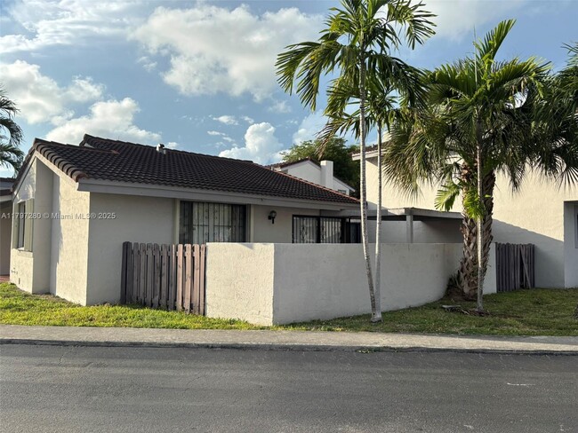 Foto del edificio - 744 NW 106th Ave