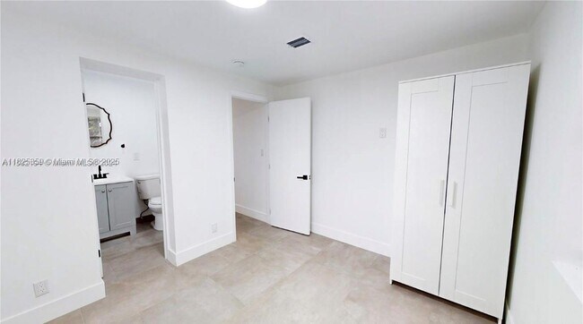 Foto del edificio - 2529 NE 181st St