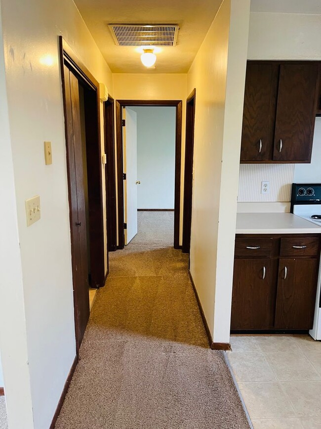 Building Photo - Great 2 Bedroom Apartment - Ready Now!