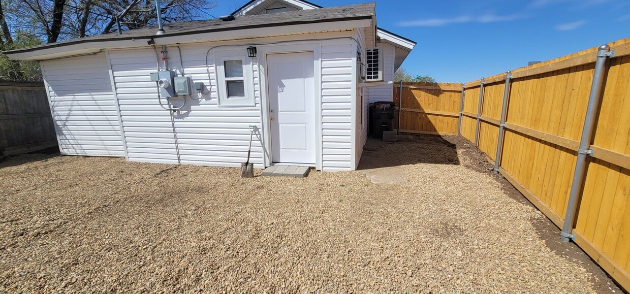 Primary Photo - 1911 S Hayden St