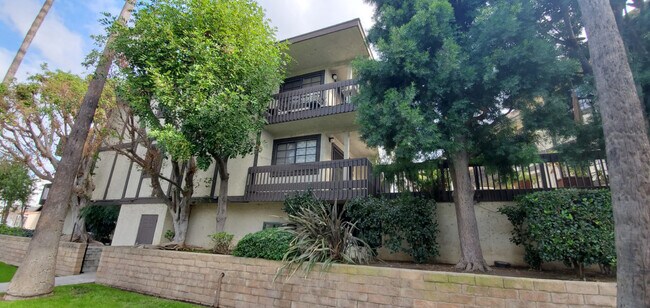 Building Photo - 5310 Circle Dr