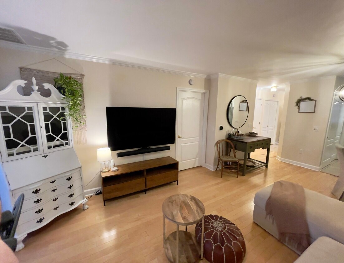 6916 Fairfax Dr Unit 110, Arlington, VA 22213 Condo for Rent in