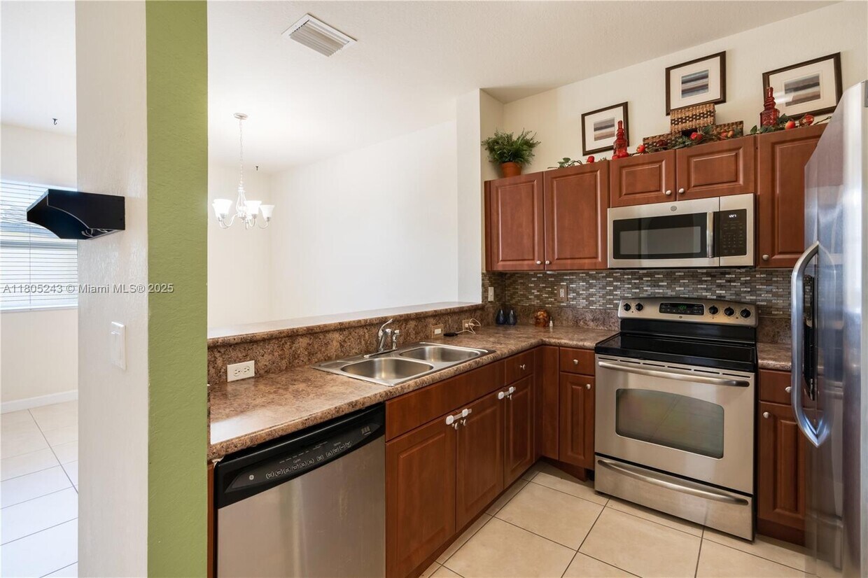 Foto principal - 2935 SE 1st Dr