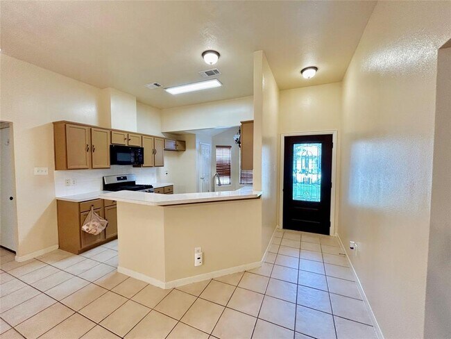 Building Photo - 18523 Spinney Ln