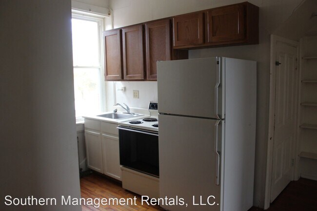 Building Photo - 1 br, 1 bath House - 180 S. Main St. Apt 5