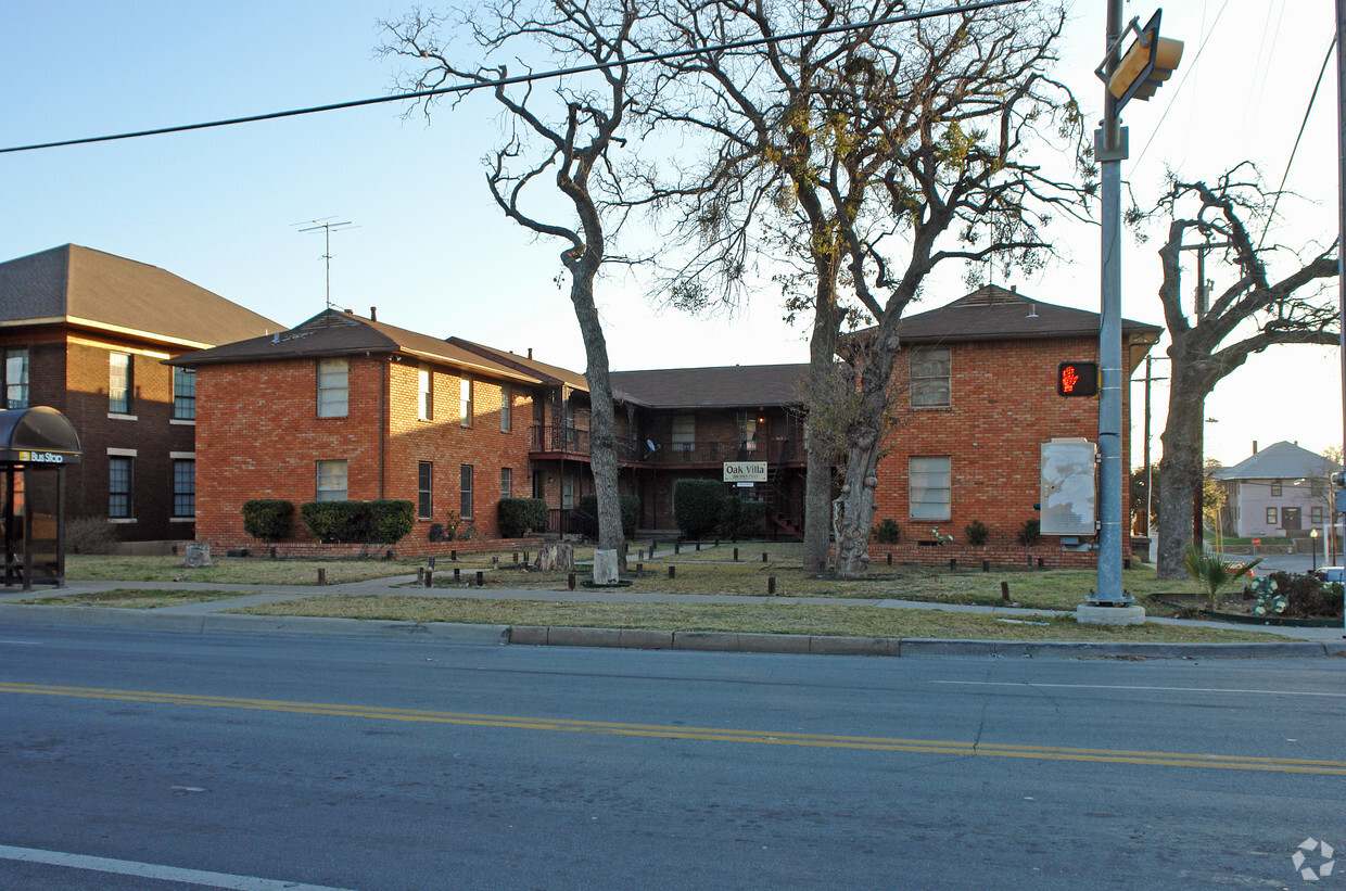 Primary Photo - Oak Villa Apartments