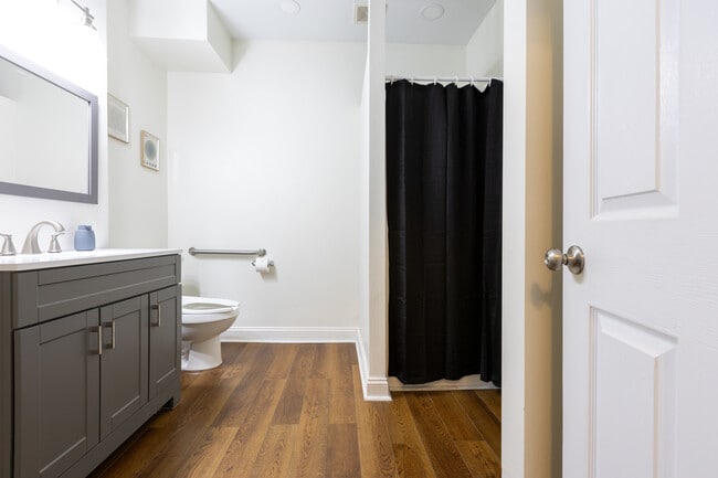 Foto del edificio - 4374 W Pine Blvd