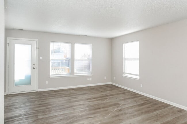 Building Photo - 4509 Connaught E Dr