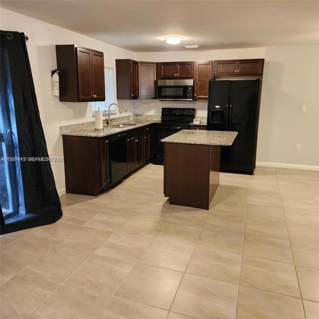 Foto del edificio - 5331 SW 13th Ct