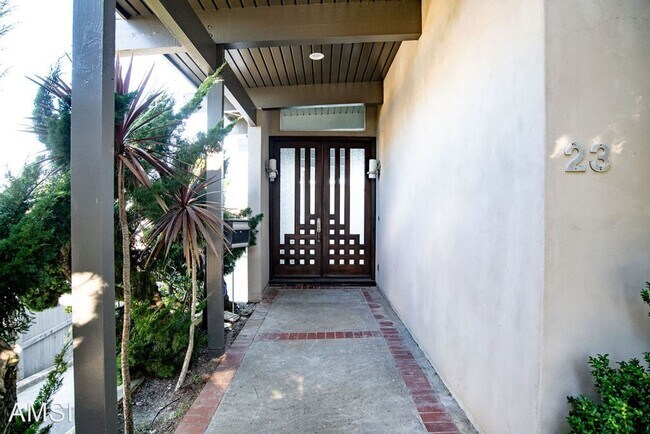 Building Photo - 5 br, 4.5 bath House - 23 Robinhood Drive