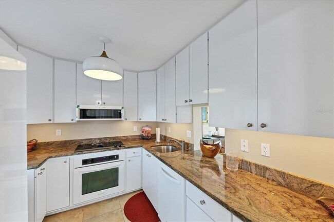 Building Photo - 4700 Gulf of Mexico Dr
