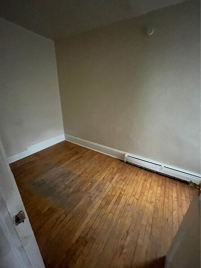 Building Photo - 705 Bedford St