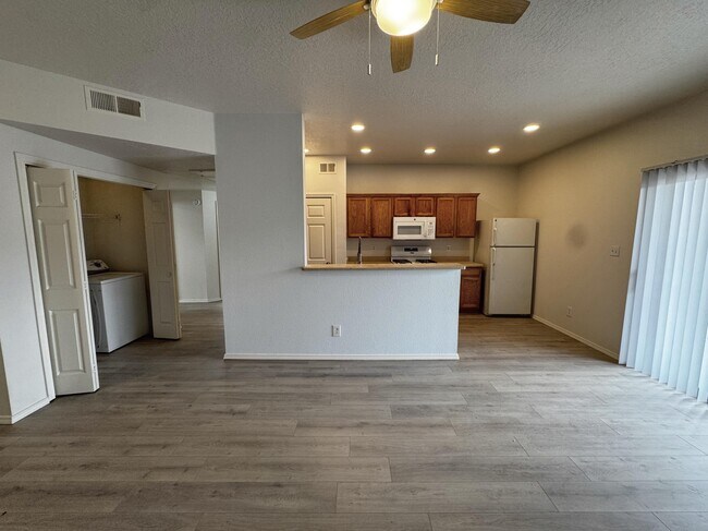 Building Photo - 1105 Meadowlark Way SE