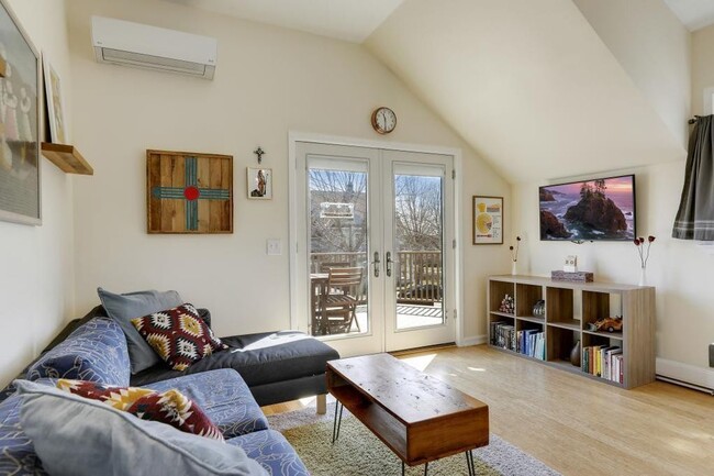 Living 1 - 1167 Sherburne Ave