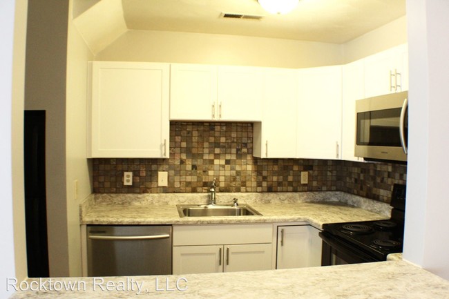 Building Photo - 1446 Bradley Dr