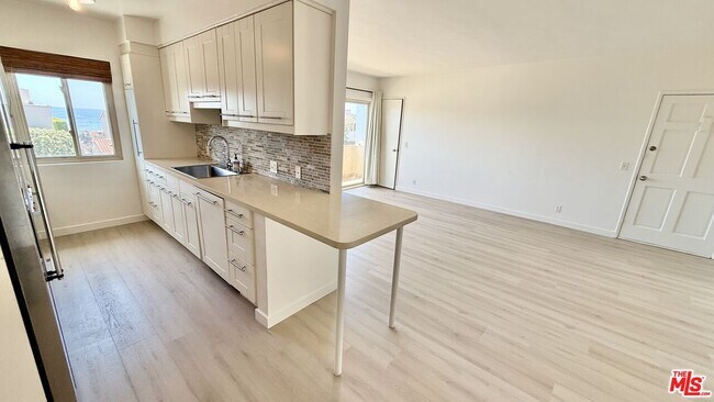 Foto del edificio - 22351 Pacific Coast Hwy