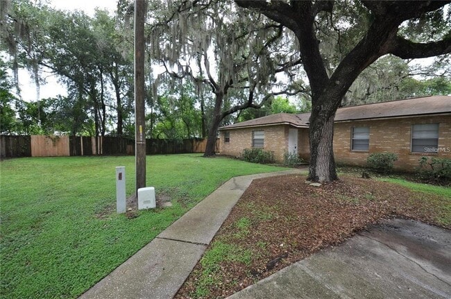 Building Photo - 1432 E Fern Rd